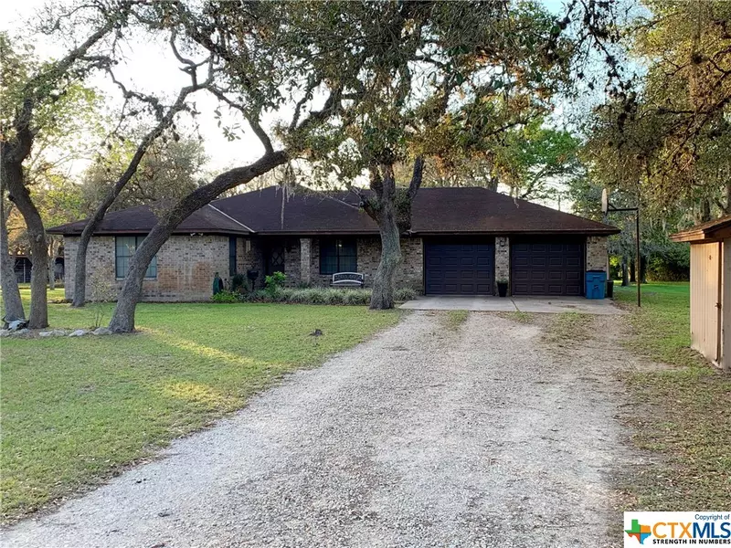 1118 Hollybrook DR, Inez, TX 77968