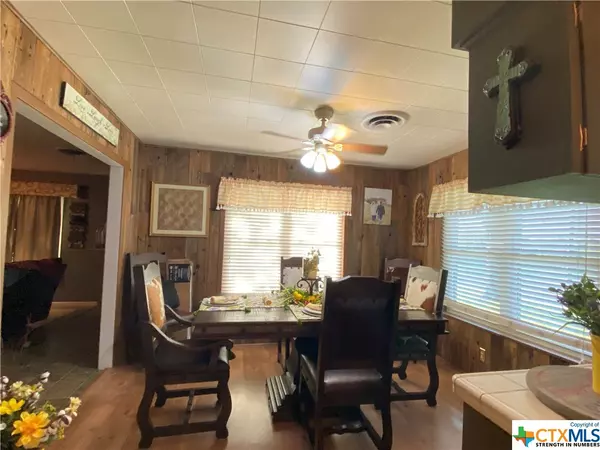 Yoakum, TX 77995,711 N South ST