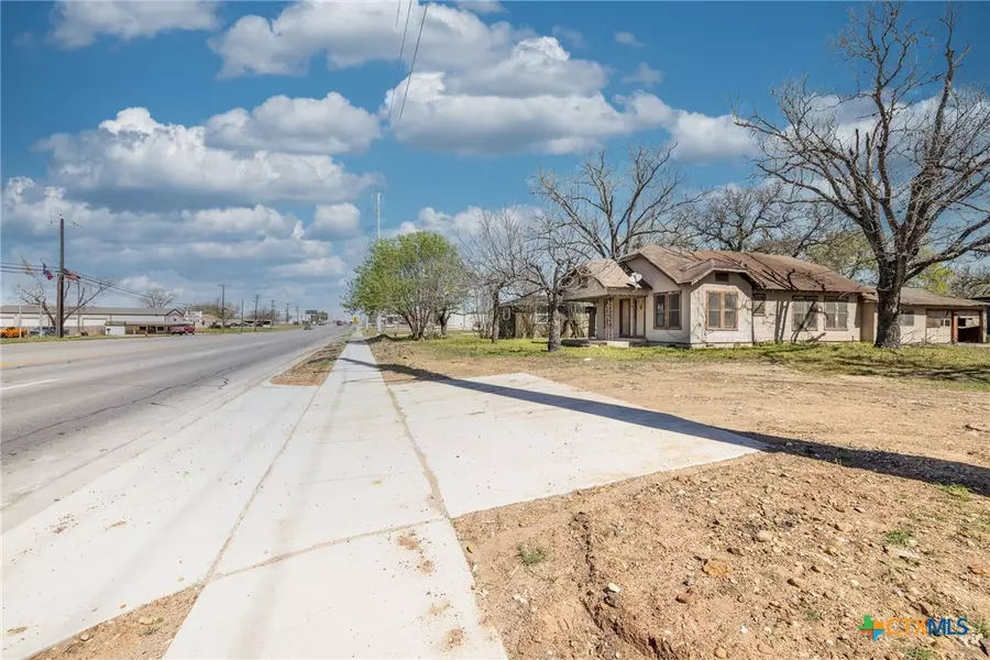 1602 Water ST, Gonzales, TX 78629