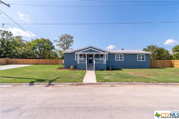 217 Willow AVE,  Luling,  TX 78648