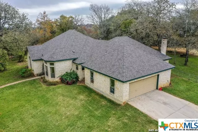 319 Oak Bend DR, La Vernia, TX 78121