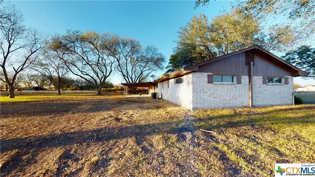 5895 Fm 2538, Marion, TX 78124