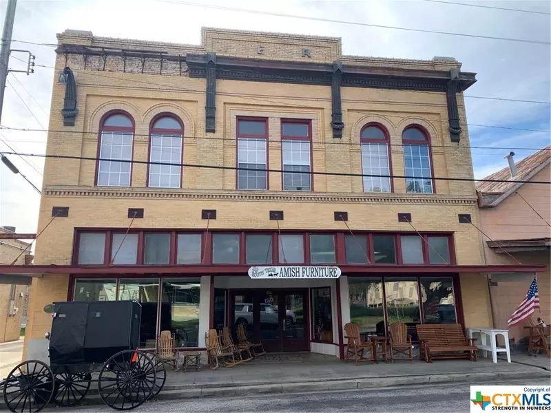 716 N Avenue D AVE, Shiner, TX 77984