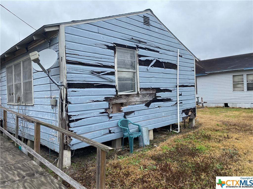 Placedo, TX 77977,329 N Wood ST