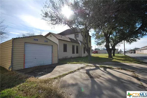 Hallettsville, TX 77964,201 Alma ST