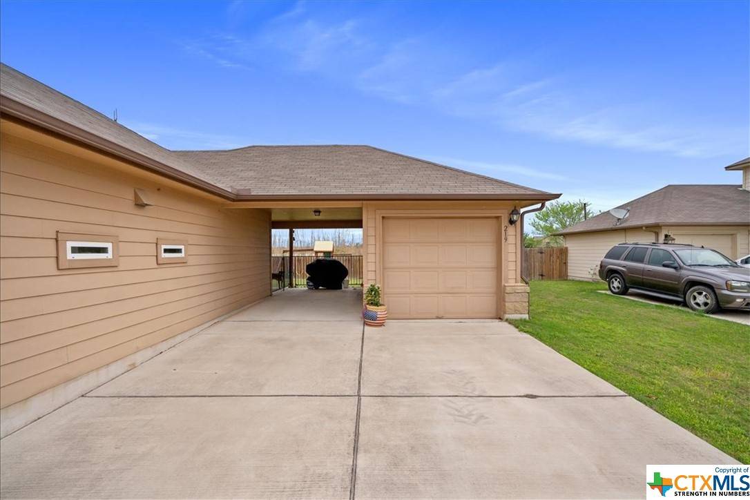 Hutto, TX 78634,219 Cloud RD
