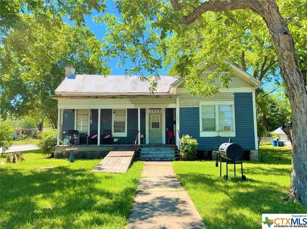 1034 Saint Louis ST,  Gonzales,  TX 78629