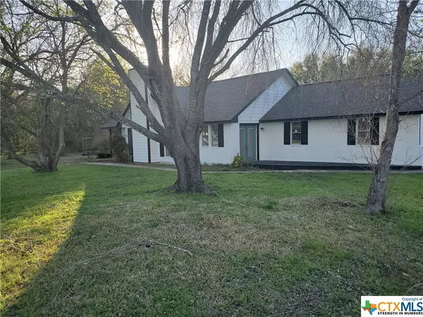 Maxwell, TX 78656,284 Country LN