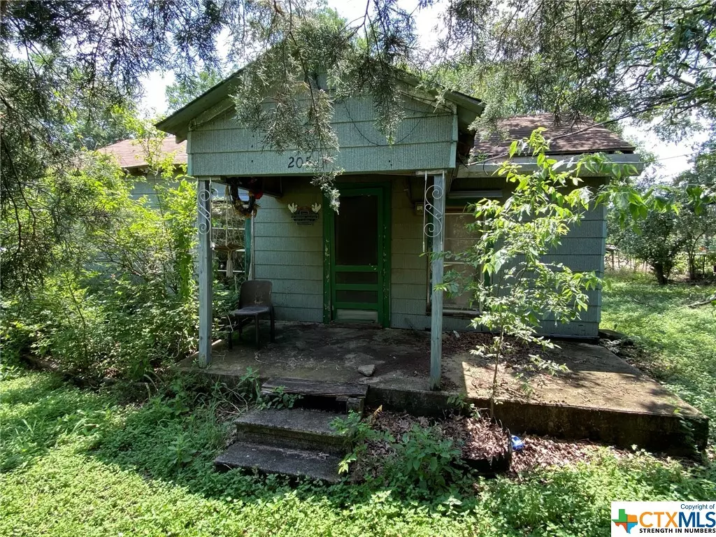 Cameron, TX 76520,205 S Columbus AVE