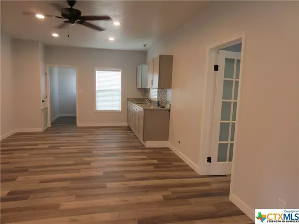 Yoakum, TX 77995,110 Lester ST