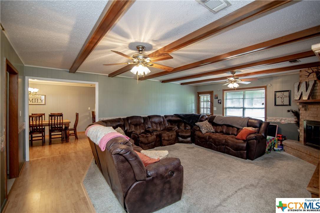 Victoria, TX 77905,402 N Mesquite DR