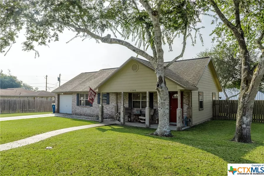 1302 E Toledo ST, Beeville, TX 78102