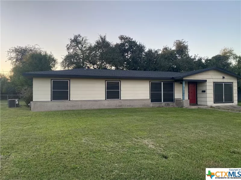 705 Magnolia ST, Refugio, TX 78377