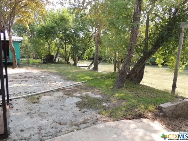 2010 Guadalupe River DR, Tivoli, TX 77990