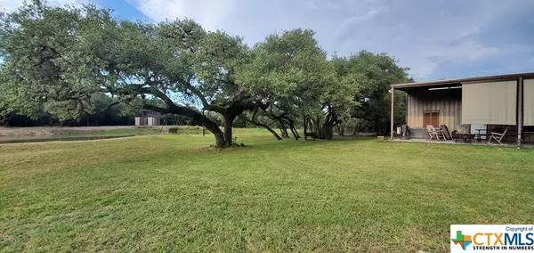 Goliad, TX 77963,568 Rutherford Lane