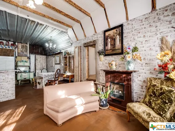 Spring Branch, TX 78070,711 Henderson DR