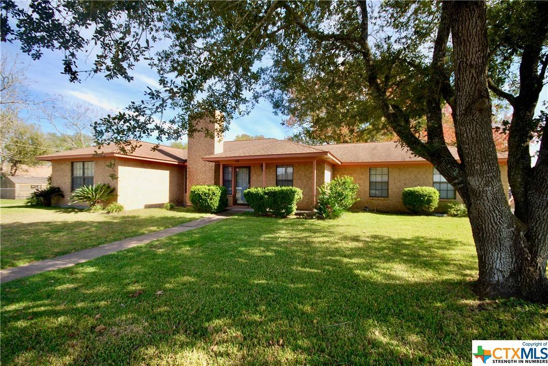 1408 Kellett AVE, Schulenburg, TX 78956