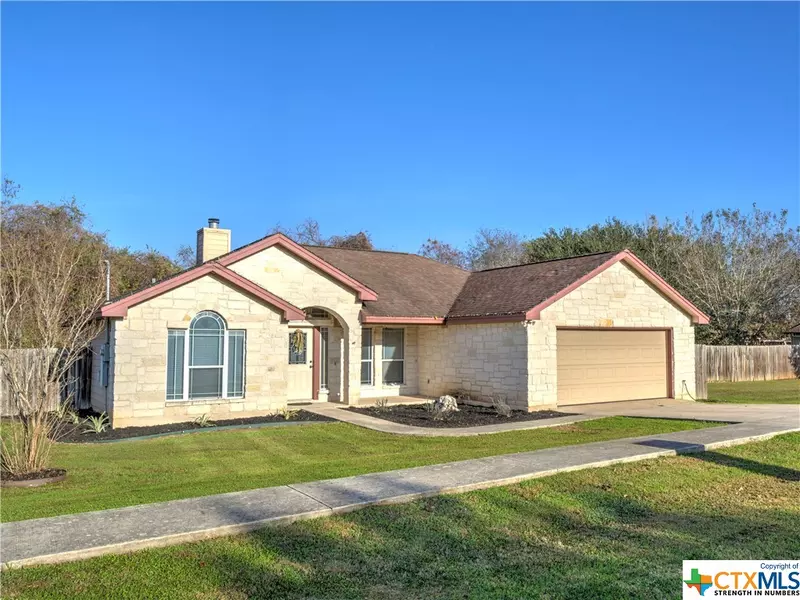 285 Ladybug LN, Martindale, TX 78655