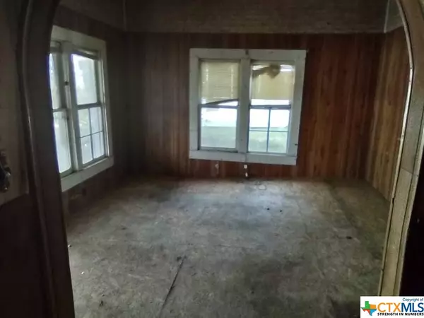 Cushing, TX 75760,659 E Pine