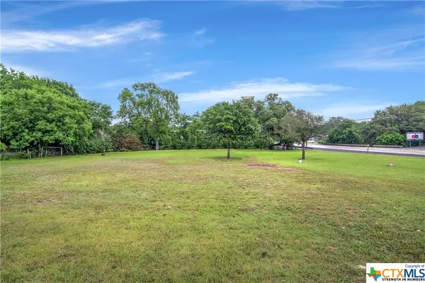 Seguin, TX 78155,105 N Bauer ST