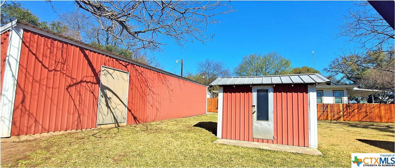 Lampasas, TX 76550,204 S Arnold ST