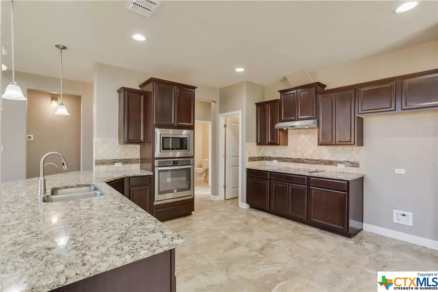 2932 Sunset SMT, New Braunfels, TX 78130