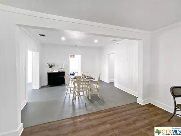 Bartlett, TX 76511,706 W Clark ST