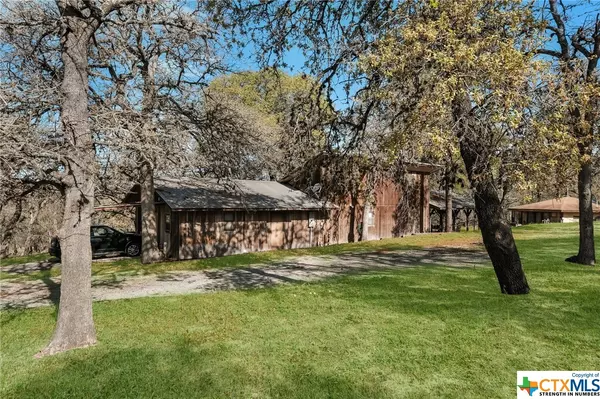 La Vernia, TX 78121,93 Post Oak RD