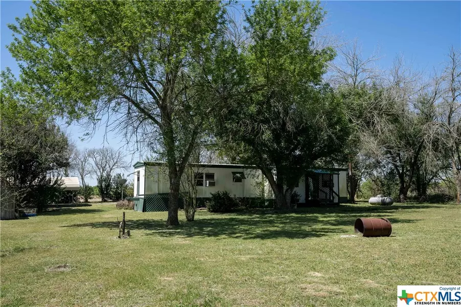 1301 Schubert LN, Niederwald, TX 78640