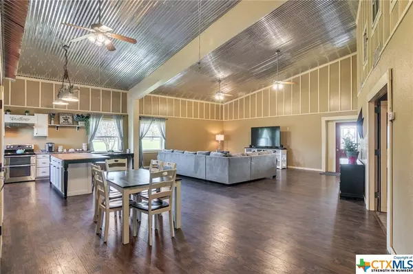 Flatonia, TX 78941,2124 N State Highway 95