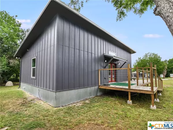 Lockhart, TX 78644,602 Persimmon ST