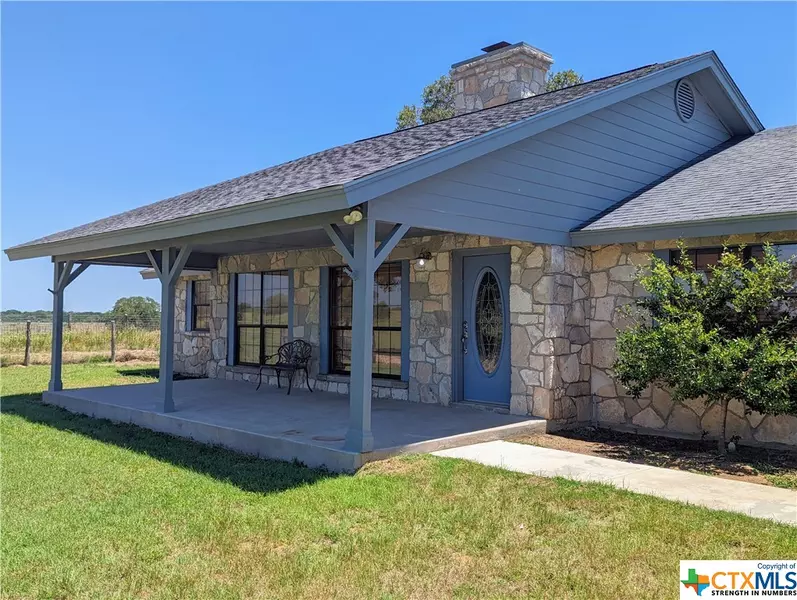 213 County Road 390, Gonzales, TX 78629