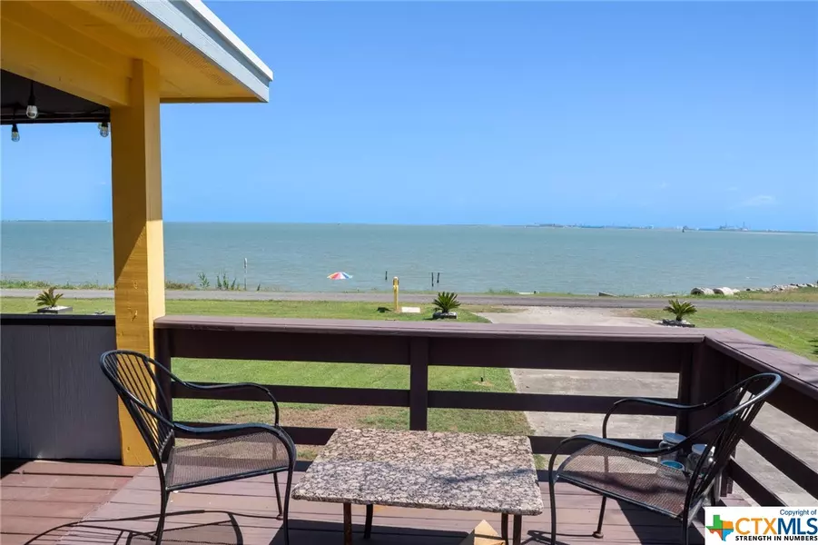 77 W Alamo ST, Port Lavaca, TX 77979