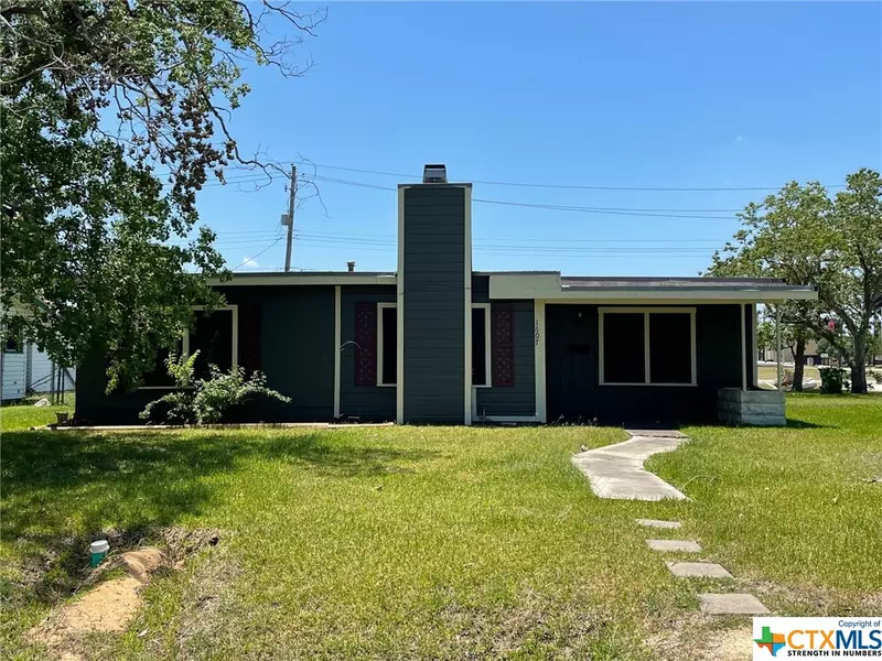 1607 E Guadalupe ST, Victoria, TX 77901