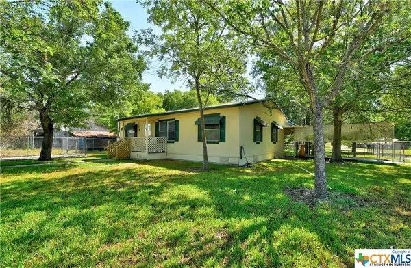 Luling, TX 78648,1004 N Hackberry AVE