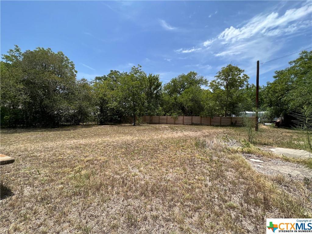Luling, TX 78648,227 Texas AVE