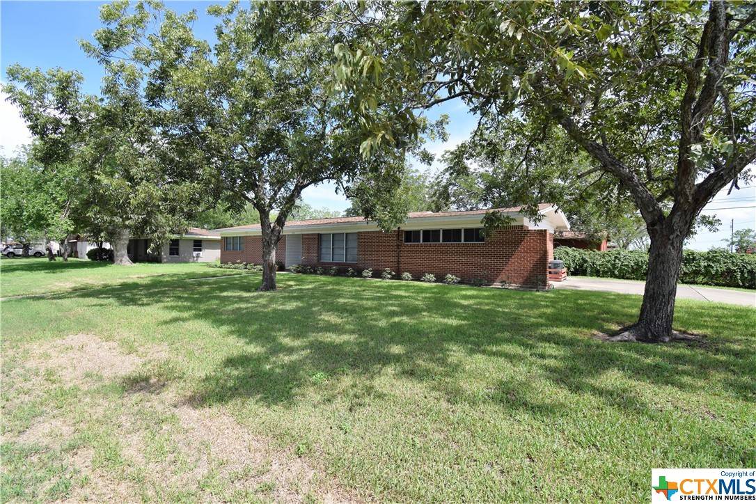 2112 Mcpherson DR, Port Lavaca, TX 77979