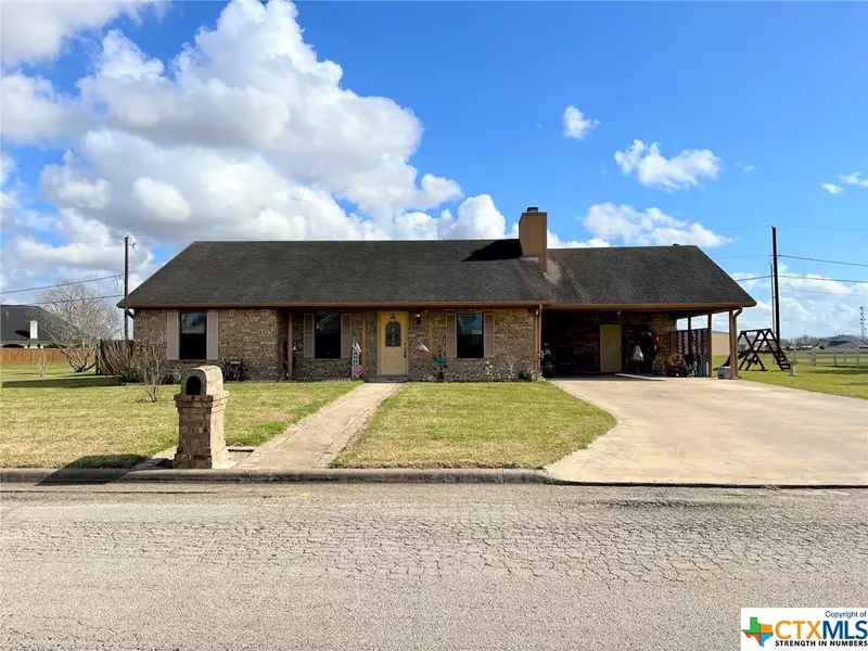 901 Foxglove DR, Edna, TX 77957