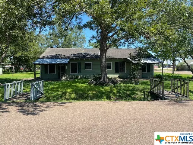 3302 E Red River ST, Victoria, TX 77901