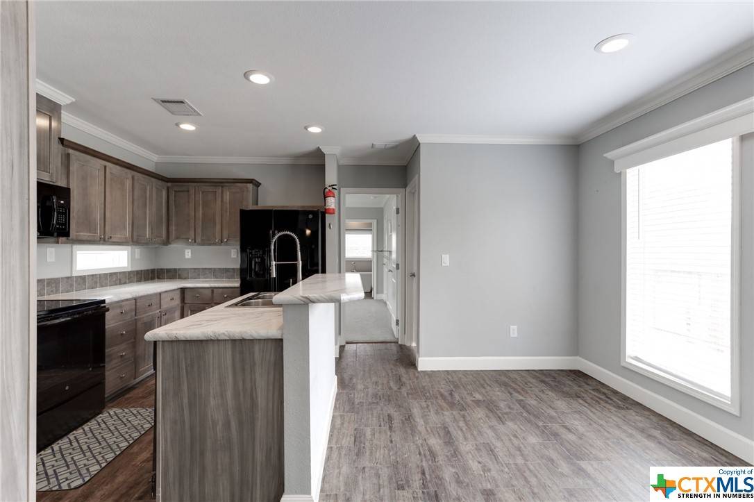 Hallettsville, TX 77964,411 Kessler ST