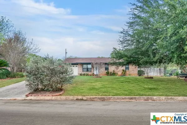 Pearsall, TX 78061,1309 E Medina ST