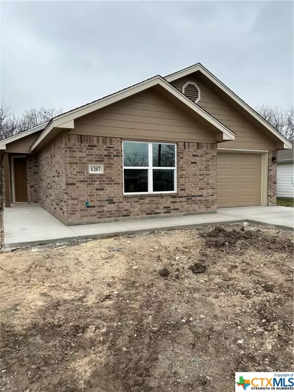 1207 E Ave F, Lampasas, TX 76550