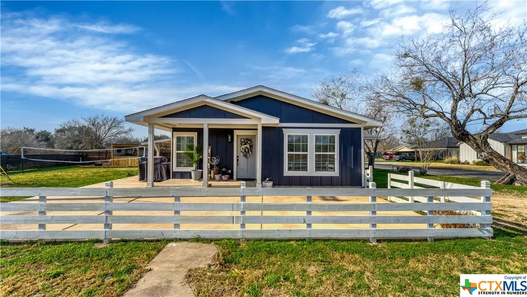 400 S Storts ST, Poth, TX 78147