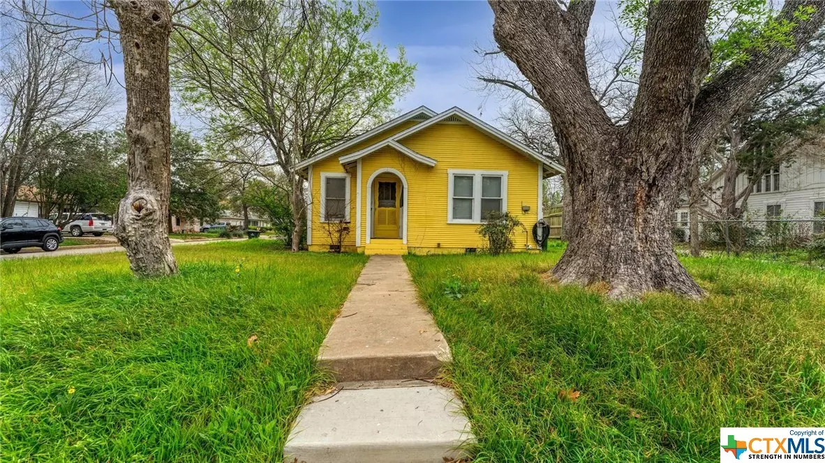 Seguin, TX 78155,923 N Heideke ST