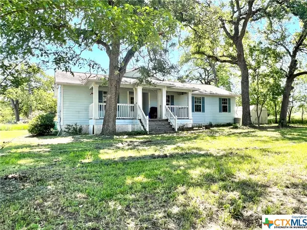 2105 W Gillis AVE, Cameron, TX 76520