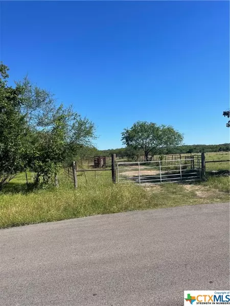 000 Thomaston River Road, Cuero, TX 77954