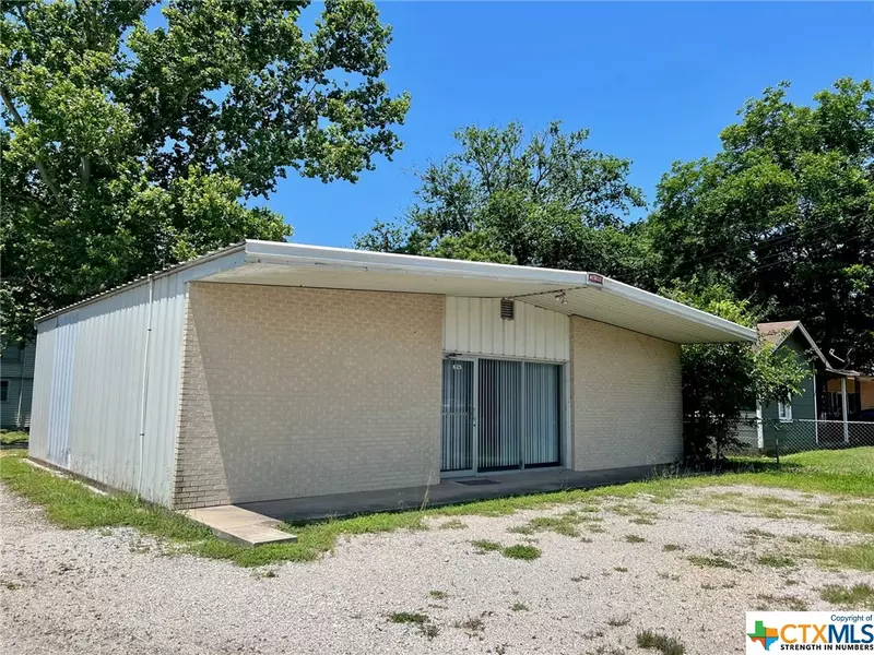 625 S Wells ST, Edna, TX 77957