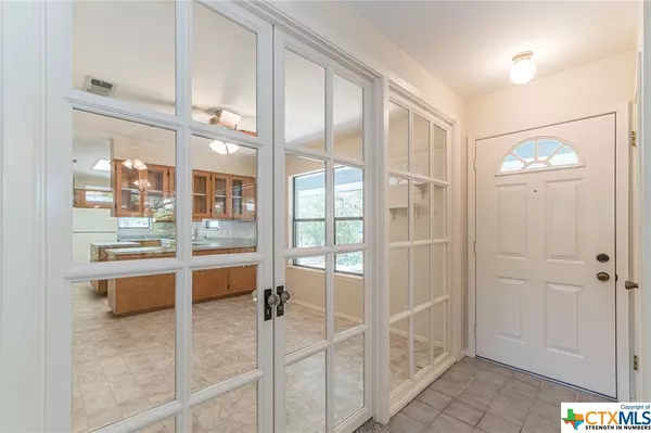 Seguin, TX 78155,734 Gloria DR