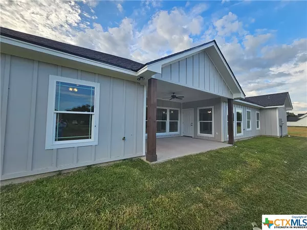 Inez, TX 77968,221 Enchanted Oaks