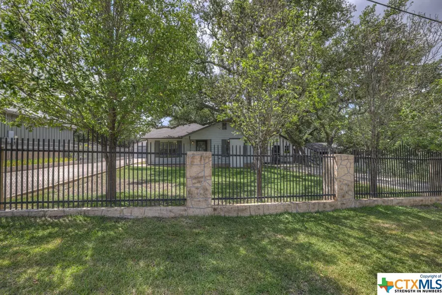 752 Eastview DR, Canyon Lake, TX 78133